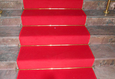 passadeira vermelha escada